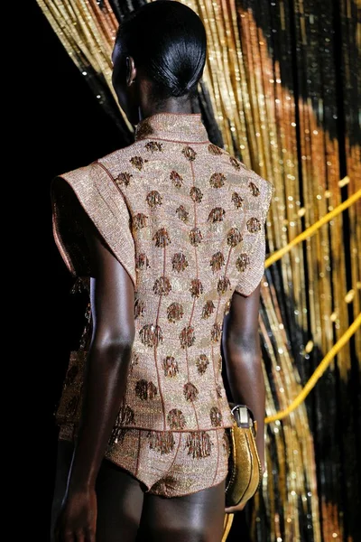 Look 3